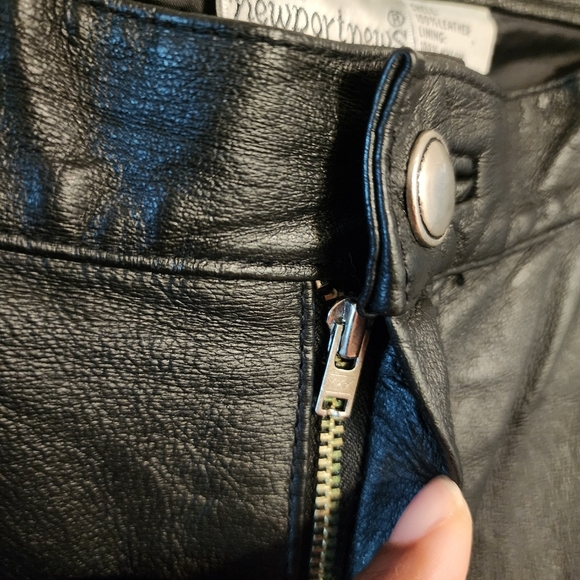 Vintage Newport News Black Leather Pants Size 12 Petite (Spot At Bottom) - Picture 2 of 16